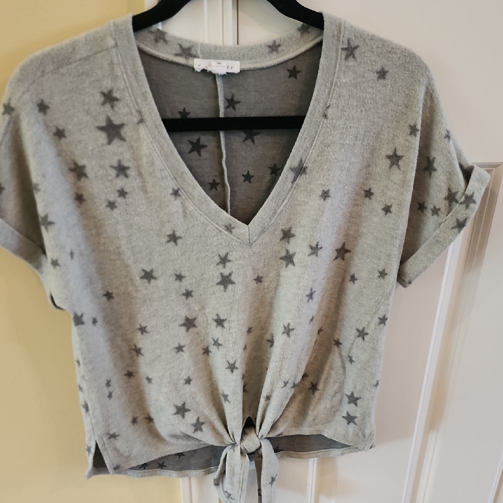 Socialite Gray Crop Tie-Front T-Shirt